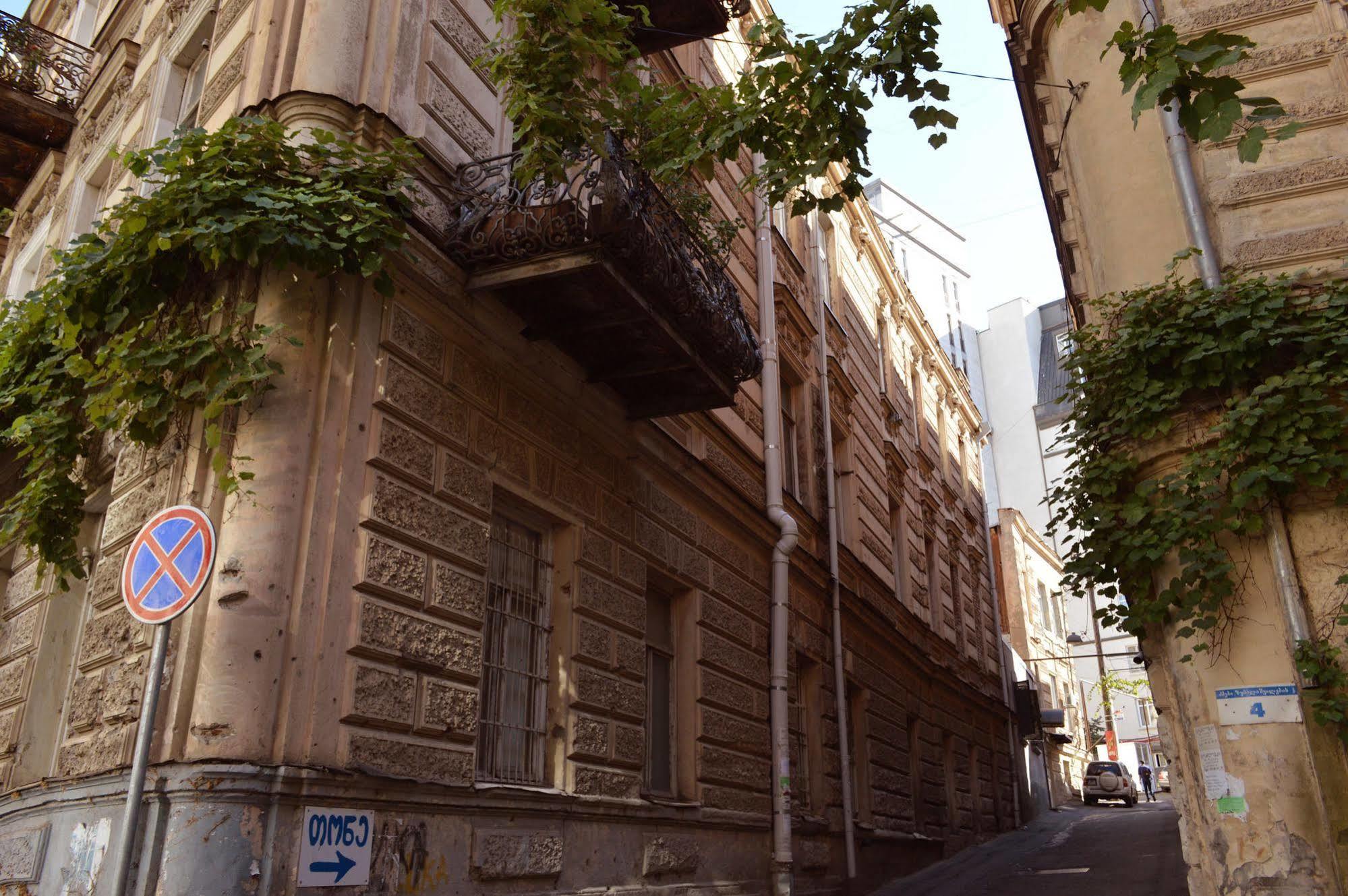 Patio Hostel Tbilisi Bagian luar foto